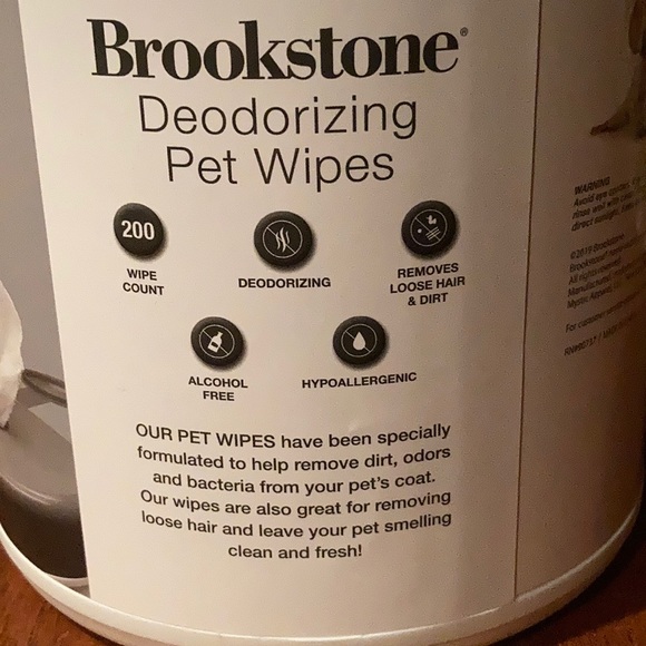 Brookstone Dog Left Nwt Brookstone Deodorizing Pet Wipes Poshmark